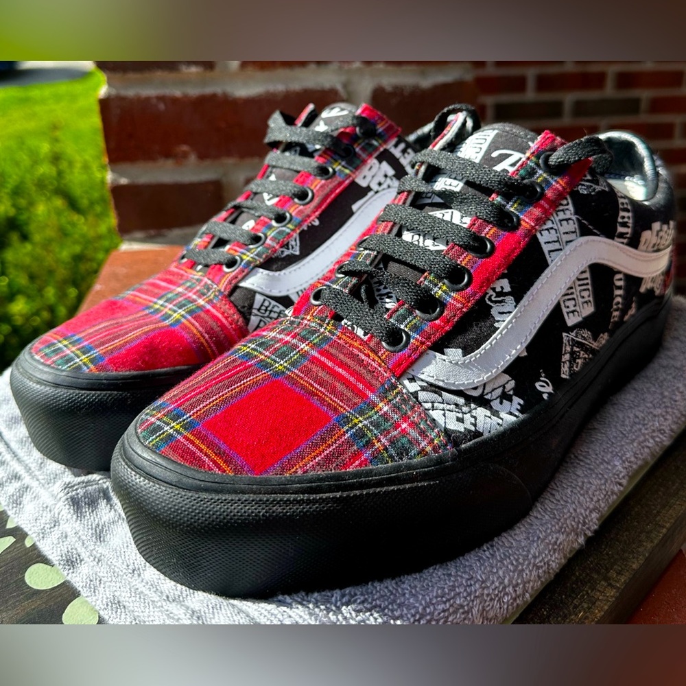 Vans X Beetlejuice Customs Old Skool Platform (W: Size 11/M: Size 9.5)